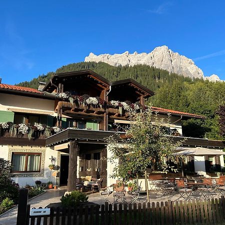 Das Halali - Dein Kleines Hotel An Der Zugspitze Ehrwald Exteriör bild